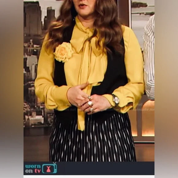 Vintage dressy/ formal/ professional blouse w/ tie neck & cuffs. Subtle yellow L - Picture 9 of 10